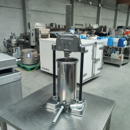 Manual filler